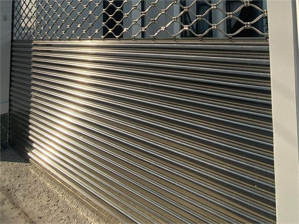 LÁ CỬA CUỐN INOX DÀY 6DEM